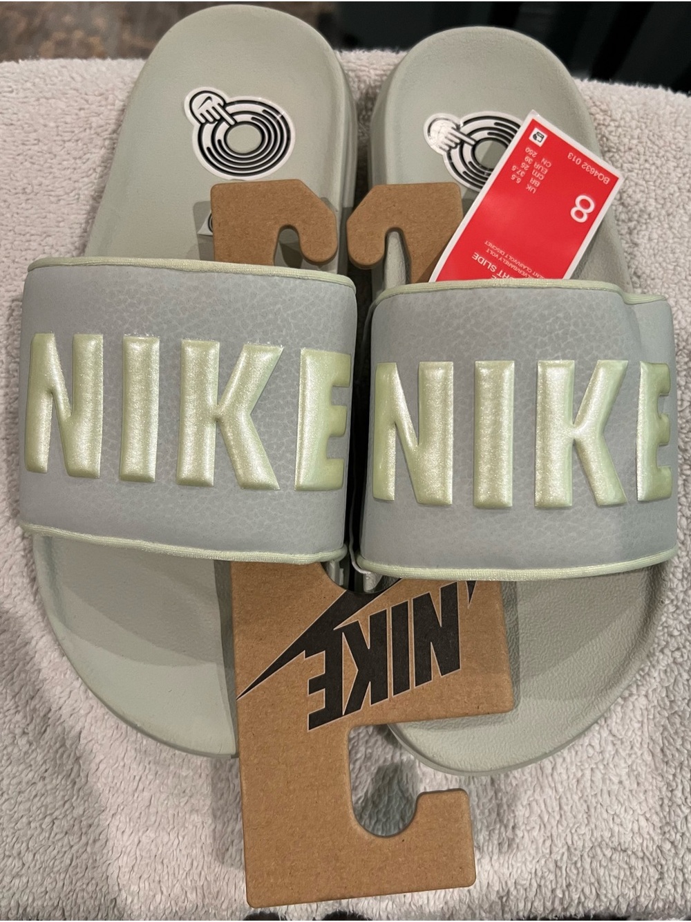 Nike New Size 8 Slide Sandals in Pale Gray with Mint Lettering